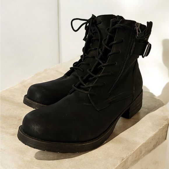 Black American  Eagle boots size 8 1/2 - Picture 1 of 6